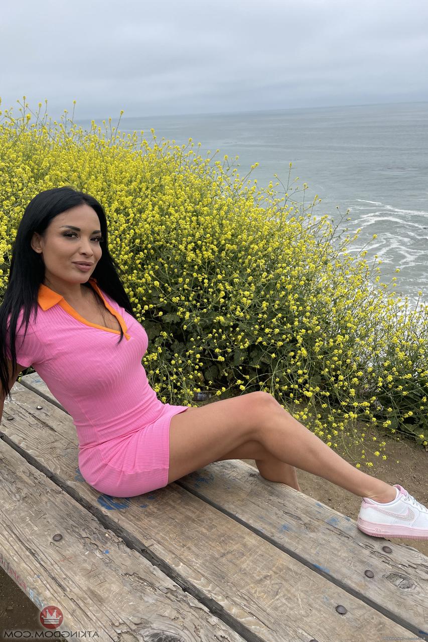 20P ATK Galleria Anissa Kate