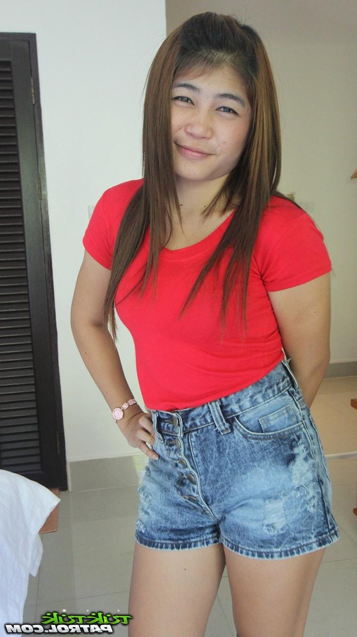 20P Sexy beleza tailandesa Tan soprando um pau e fazendo sexo POV no quarto de hotel