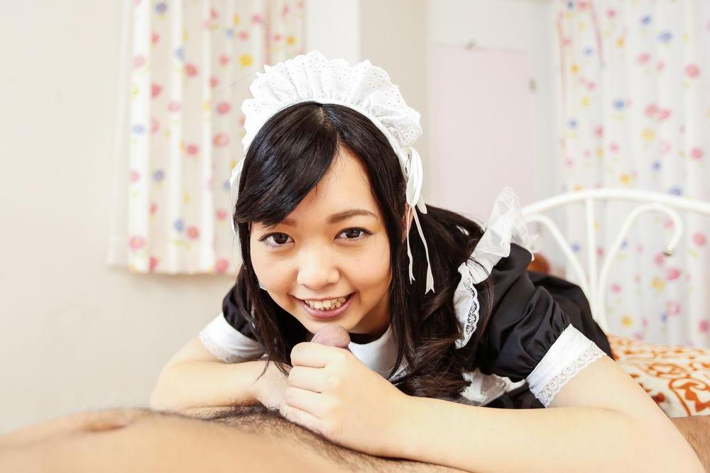 15P A linda empregada japonesa Hikaru Morikawa perde o uniforme durante uma foda POV