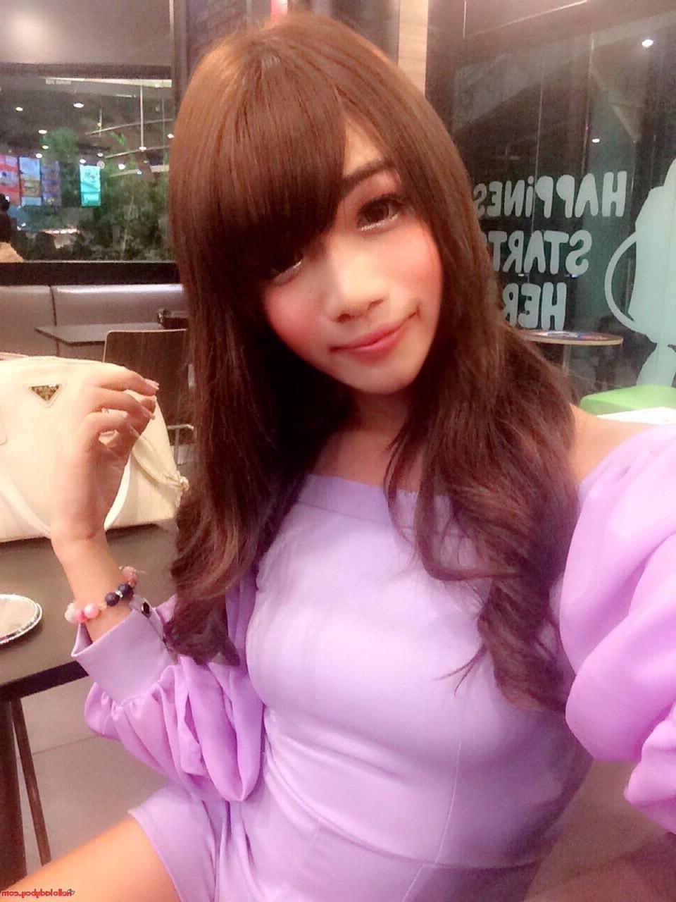 20P Hello Ladyboy 