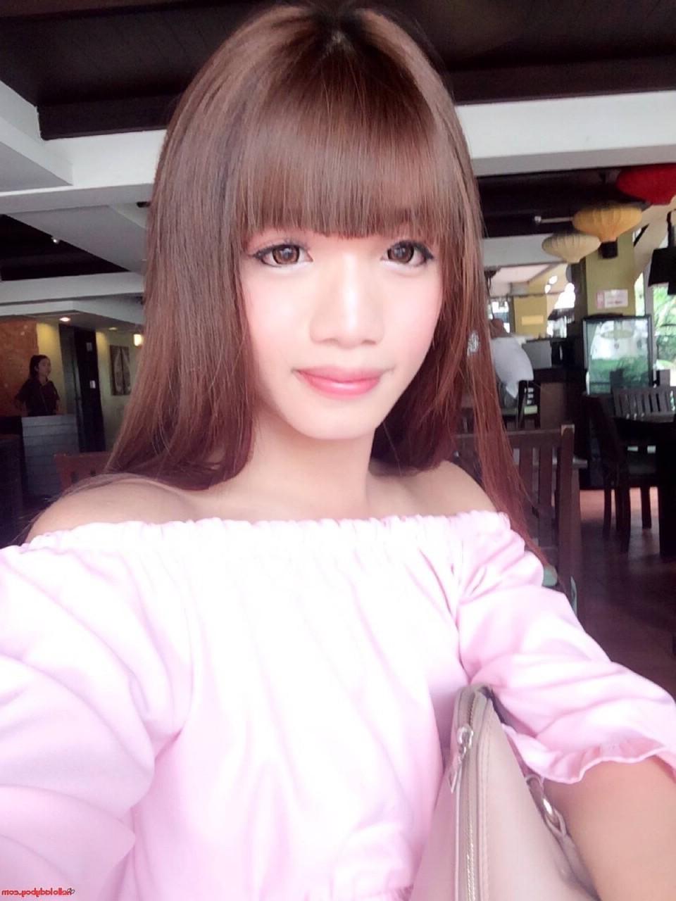 20P Hello Ladyboy 