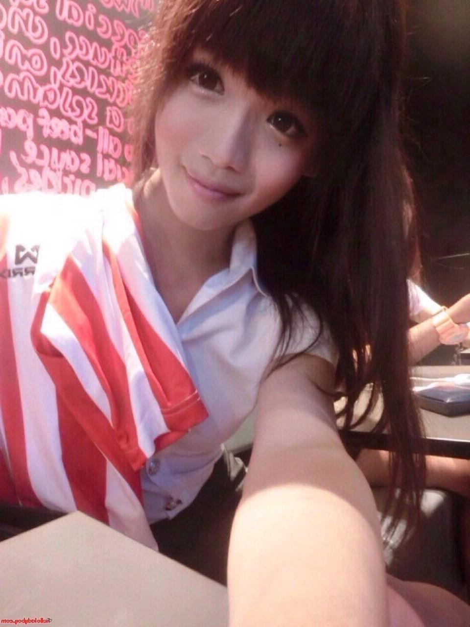 20P Hello Ladyboy 