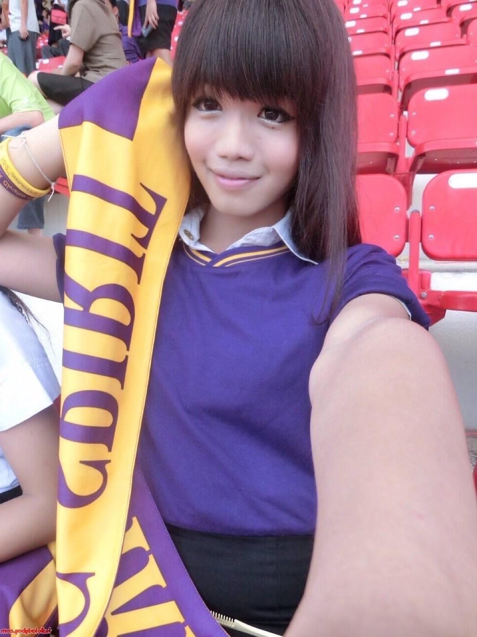 20P Hello Ladyboy 
