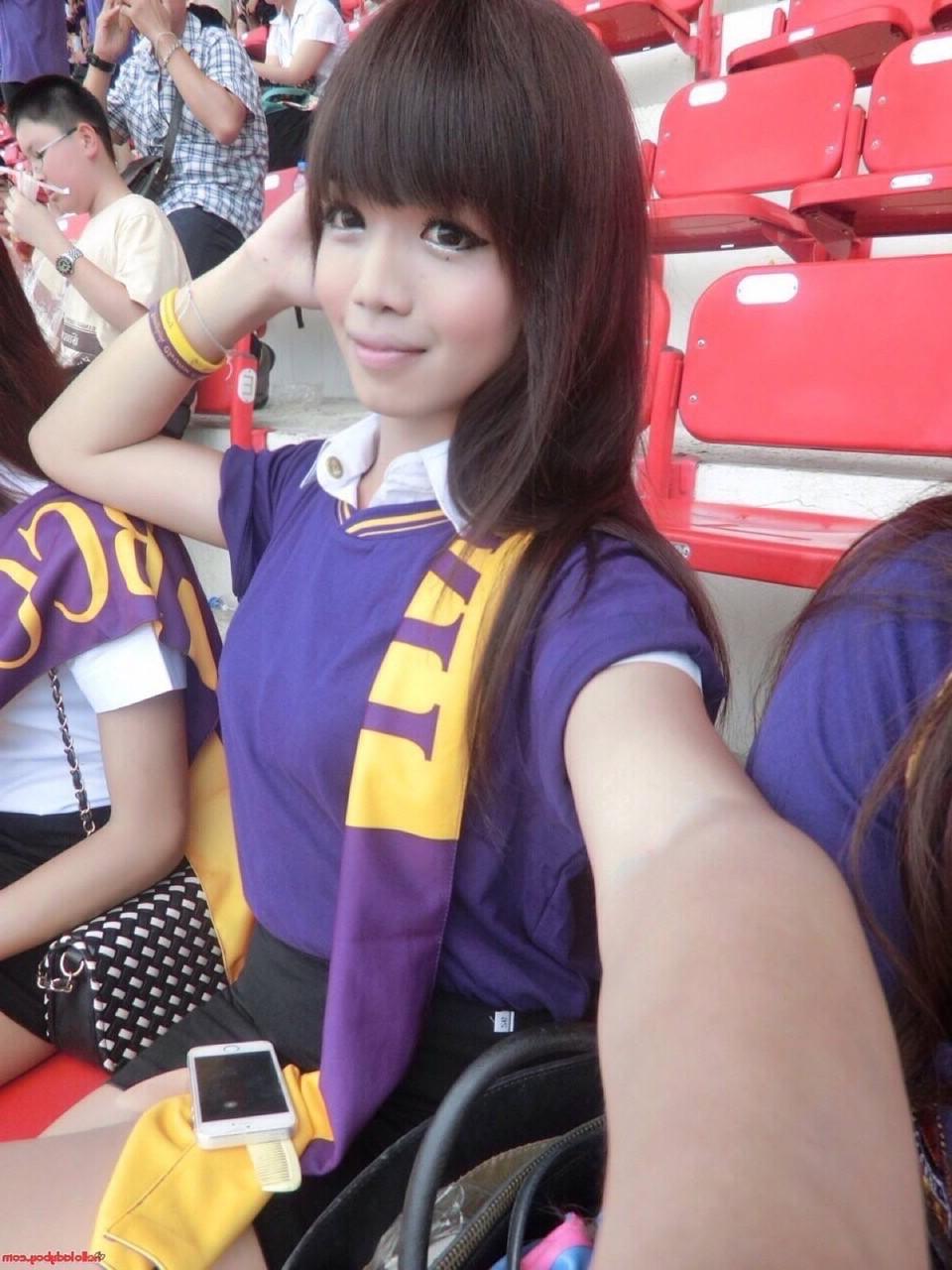 20P Hello Ladyboy 