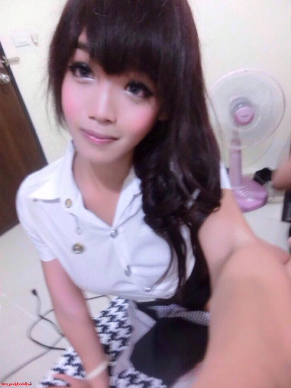 20P Hello Ladyboy 