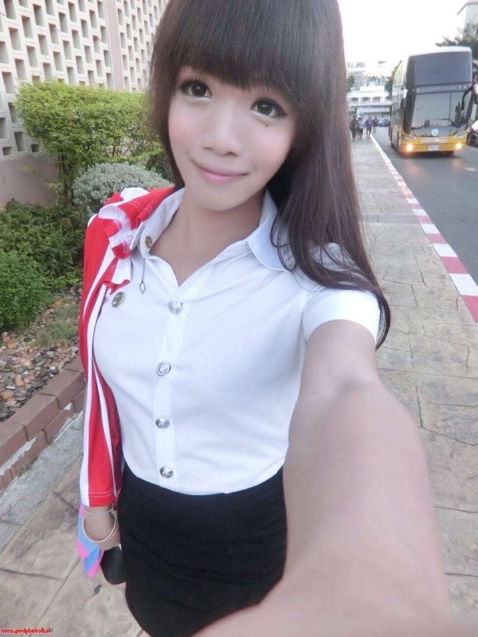 20P Hello Ladyboy 