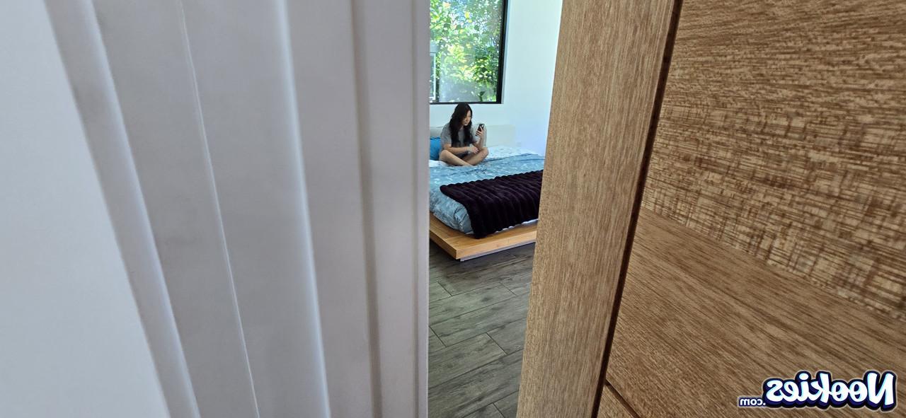 20P A gata asiática Jade Luv mostra sua buceta raspada e cremosa depois do sexo POV