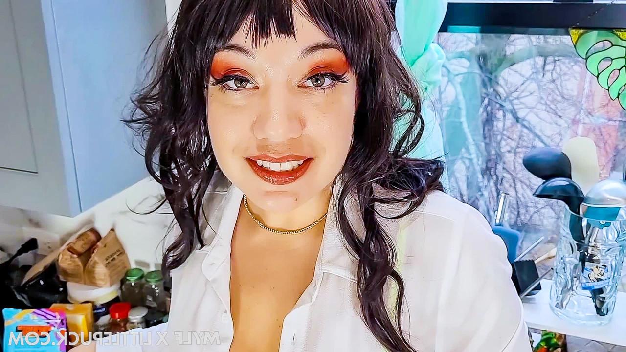 20P A morena gostosa Little Puck fica enlouquecida enquanto desfruta de sexo POV hardcore