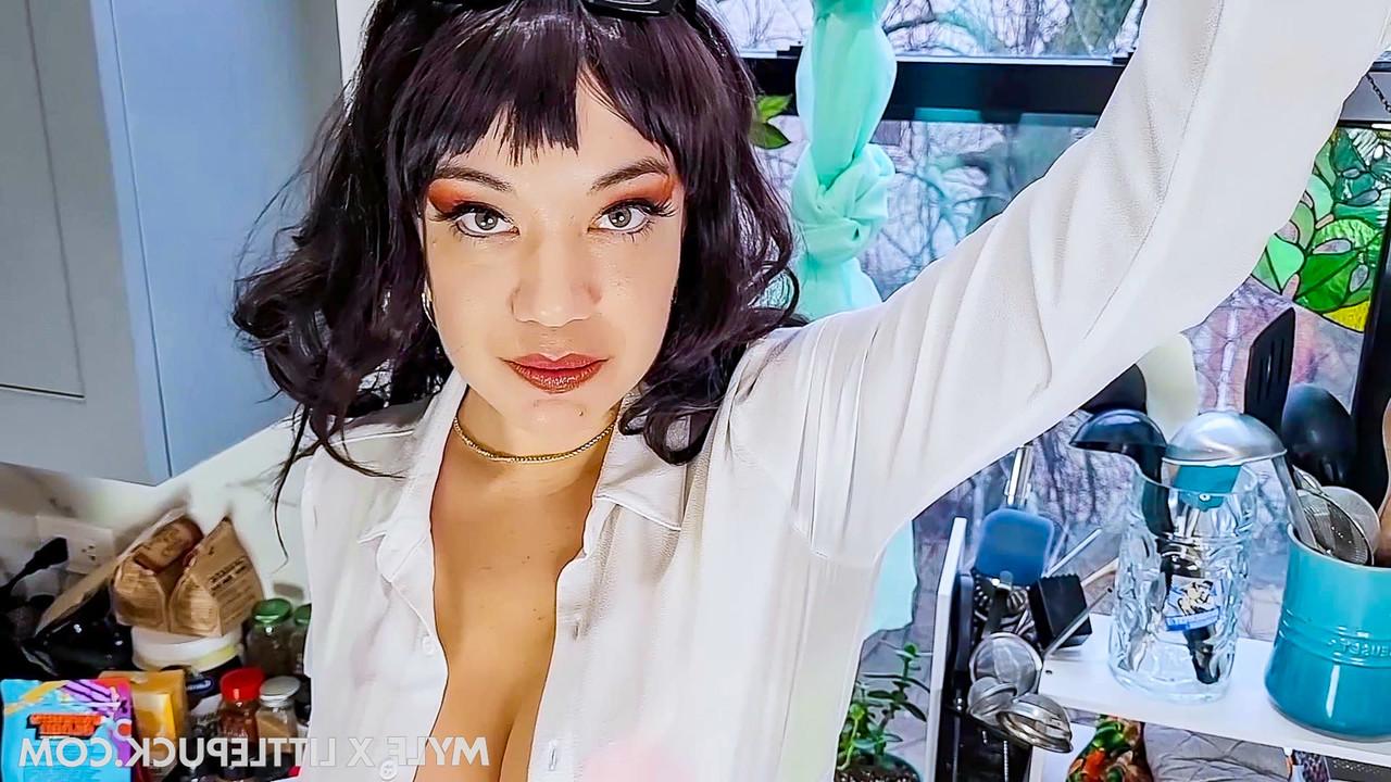 20P A morena gostosa Little Puck fica enlouquecida enquanto desfruta de sexo POV hardcore