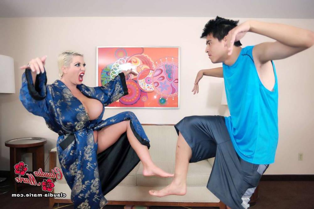 12P La rubia tetona claudia marie trabaja en sus movimientos de artes marciales antes de follar