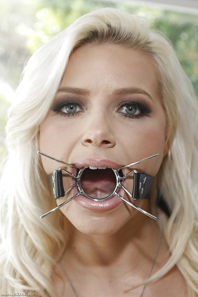 16P La rubia fetichista anikka albrite descubriendo sus seductoras curvas