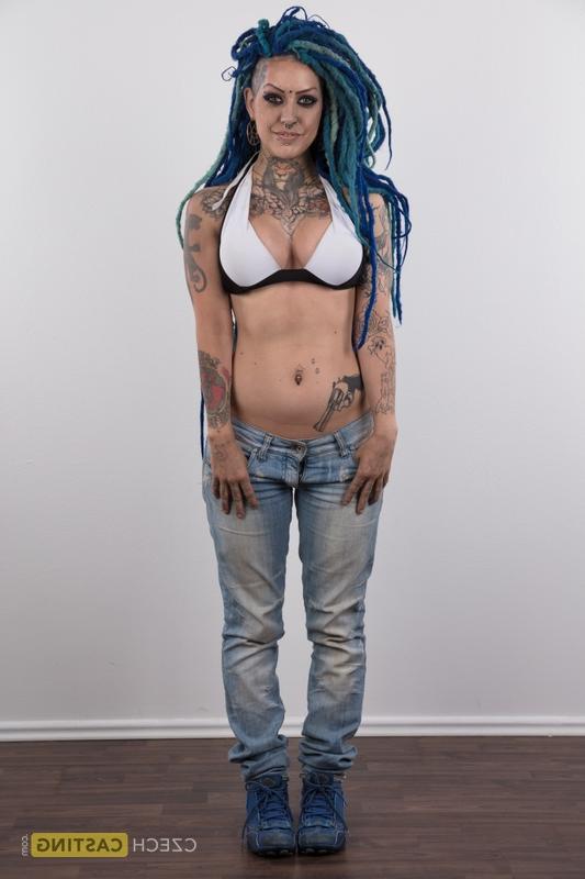 20P Punk girl with a headful of dyed dreads stands naked in her modelling debut