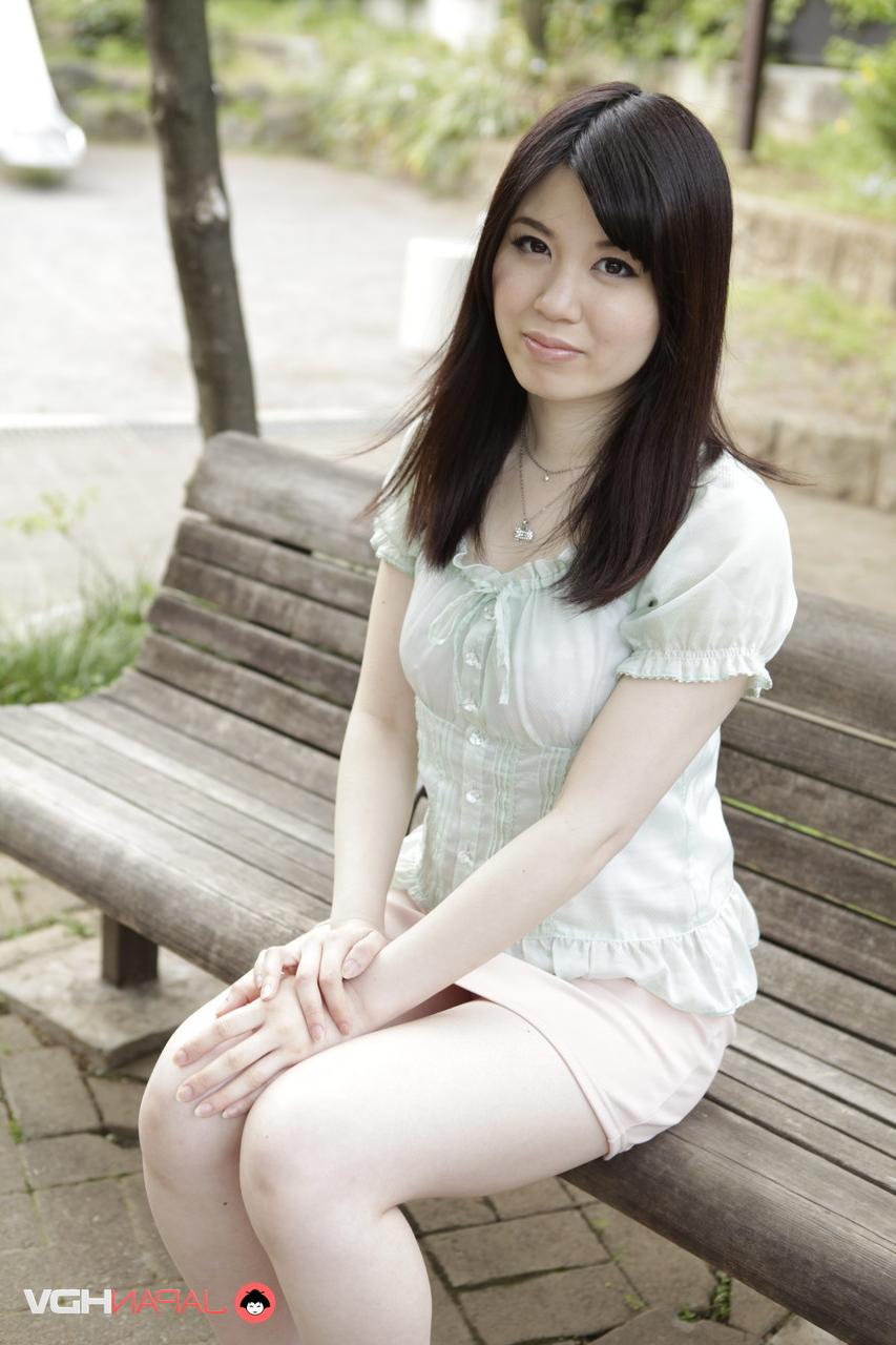 20P A esposa traidora Madoka Araki sopra outro homem e o deixa brincar com os peitos dela