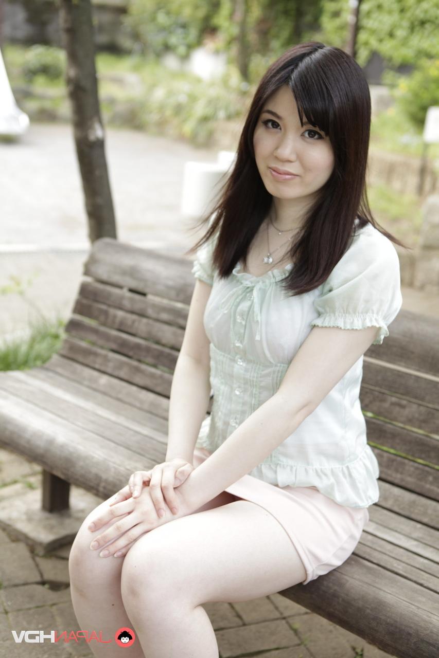 20P A esposa traidora Madoka Araki sopra outro homem e o deixa brincar com os peitos dela