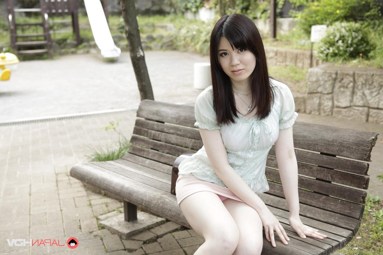 20P A esposa traidora Madoka Araki sopra outro homem e o deixa brincar com os peitos dela