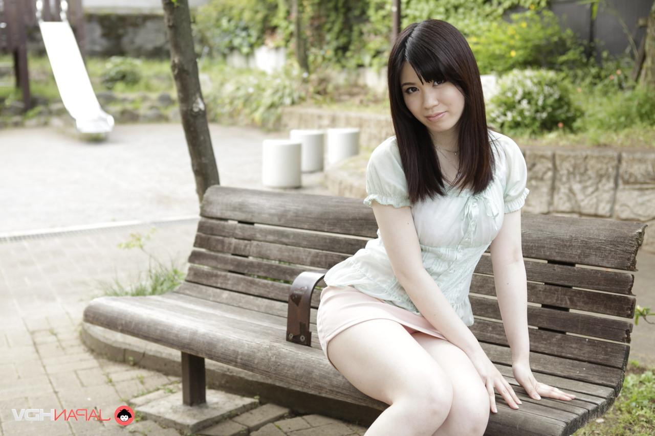 20P A esposa traidora Madoka Araki sopra outro homem e o deixa brincar com os peitos dela