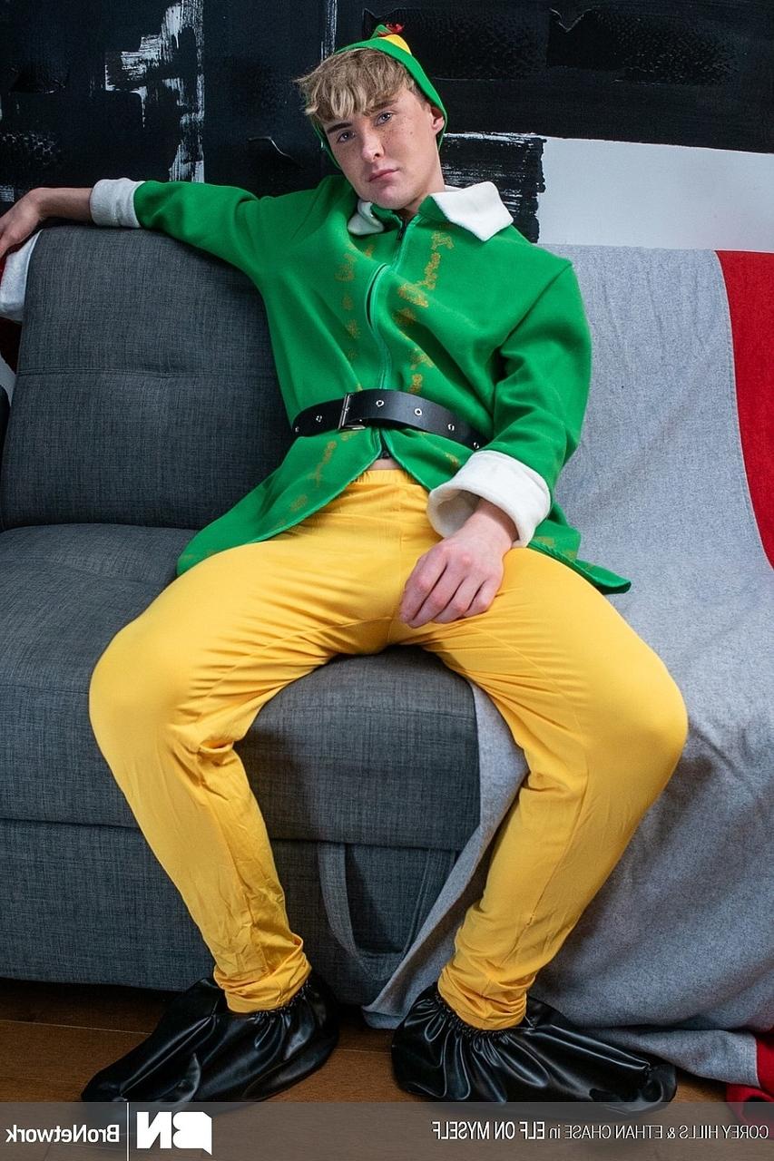 20P Gays Corey Hills & Ethan Chase bang after stripping their christmas outfits