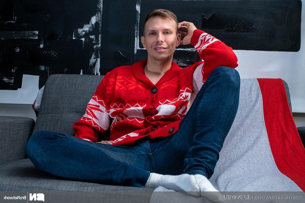 20P Gays Corey Hills & Ethan Chase bang after stripping their christmas outfits