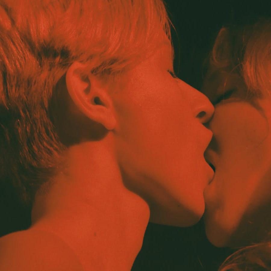 10P Amateur hotties making out in front of the cameras in hot erotic action