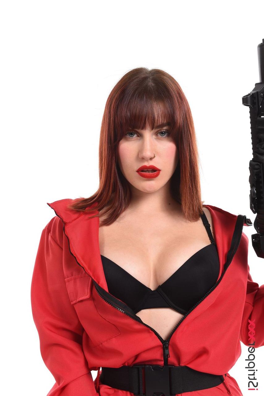 15P Hot redhead Carla Vyxx gets totally naked before masturbating with a sex toy