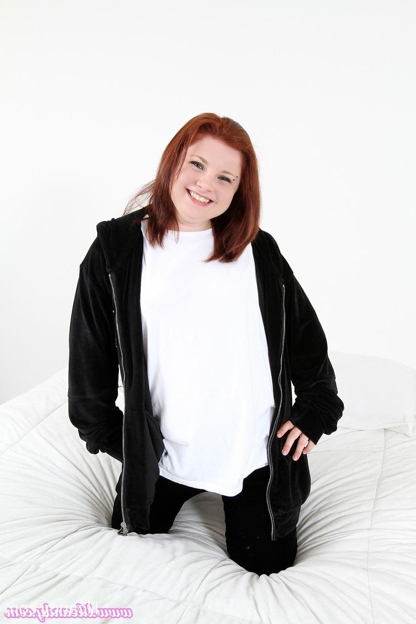 16P Chubby redheaded babe Lil Candy shows her big ass & fingers herself