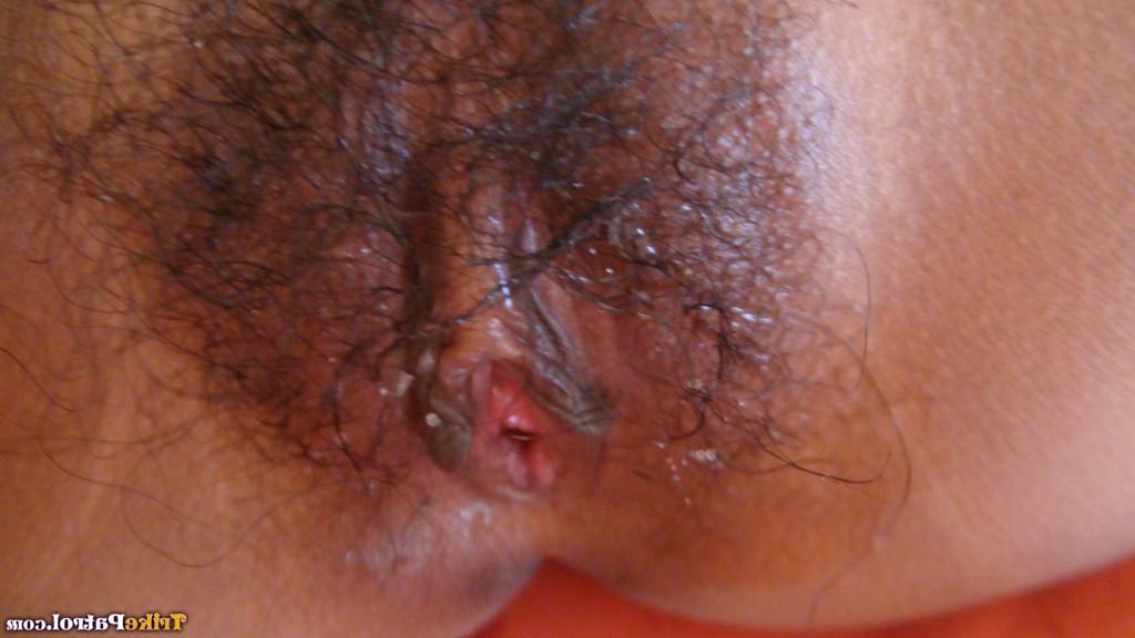 18P Une jeune femme philippine termine ses débuts dans le porno avec du sperme dans les yeux