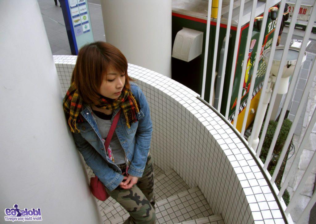 16P Japanese redhead Kyoko gets totally naked for a bath after roaming the streets