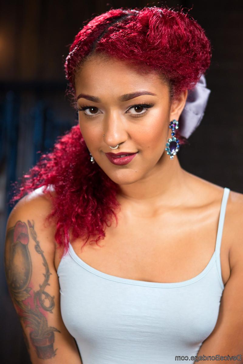 18P Ebony chick Daisy Ducati squirts while being toyed & fisted in bondage