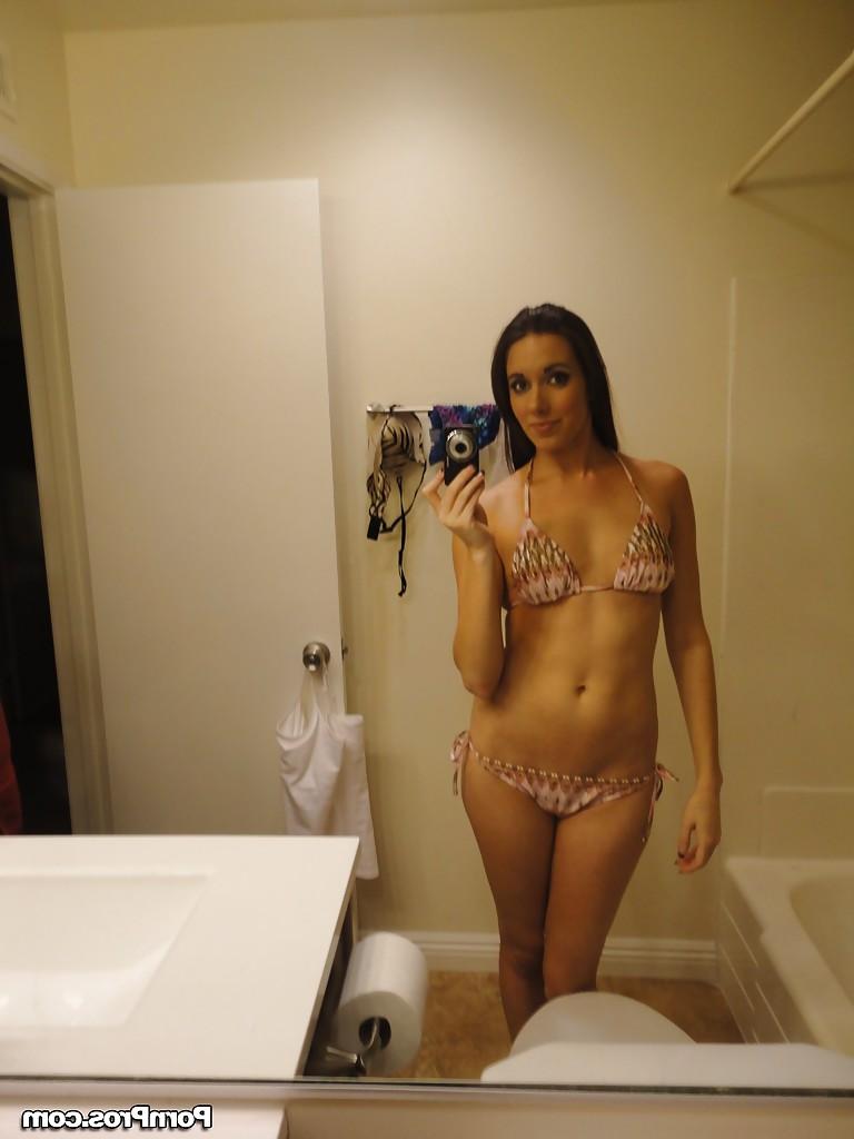 16P A morena magra Bailey Bam incríveis cenas de nudez em sua câmera privada