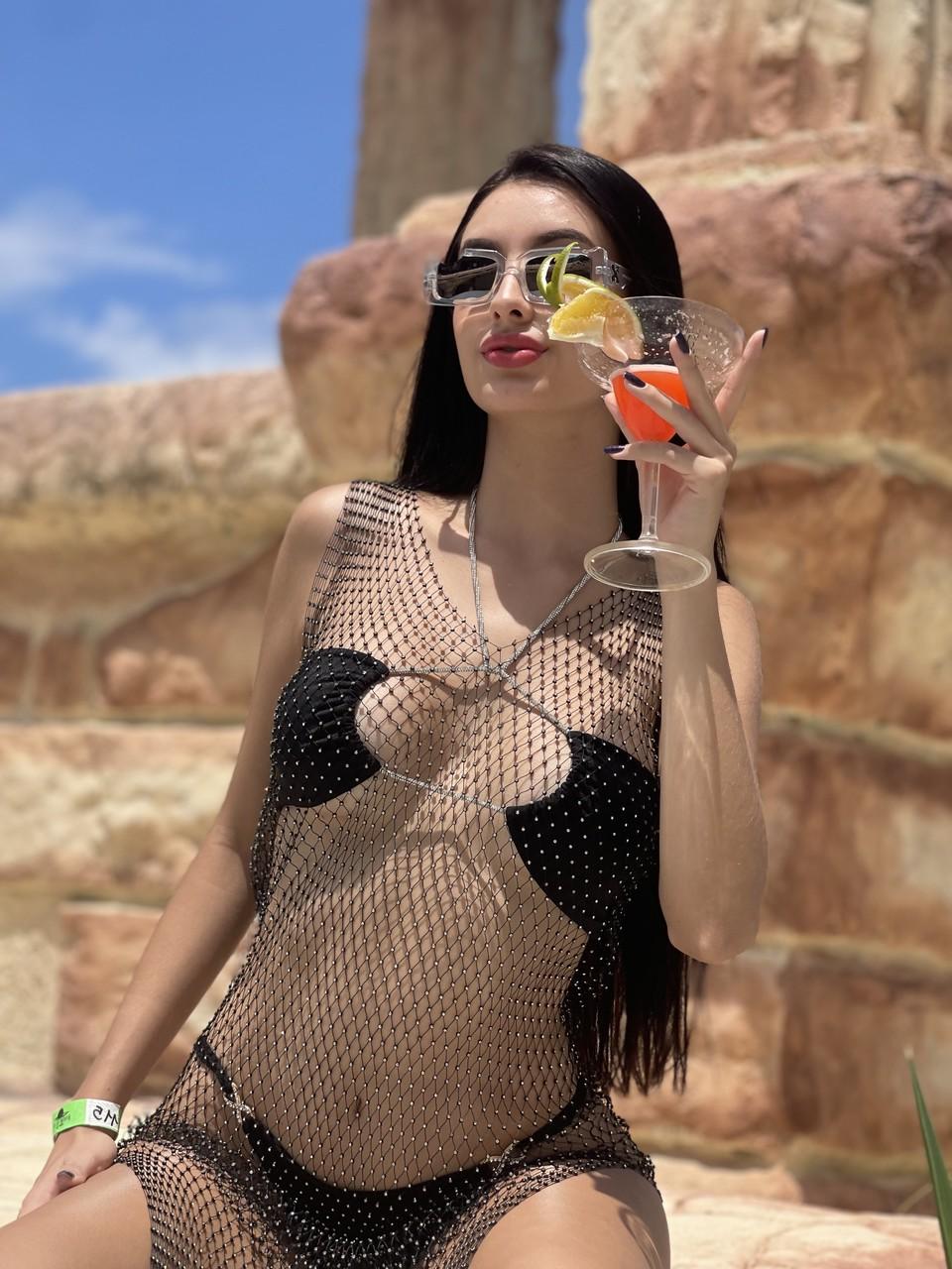 20P Das heiße Babe Steffany Garcia zeigt ihren makellosen Körper in einer Dessous-Zusammenstellung