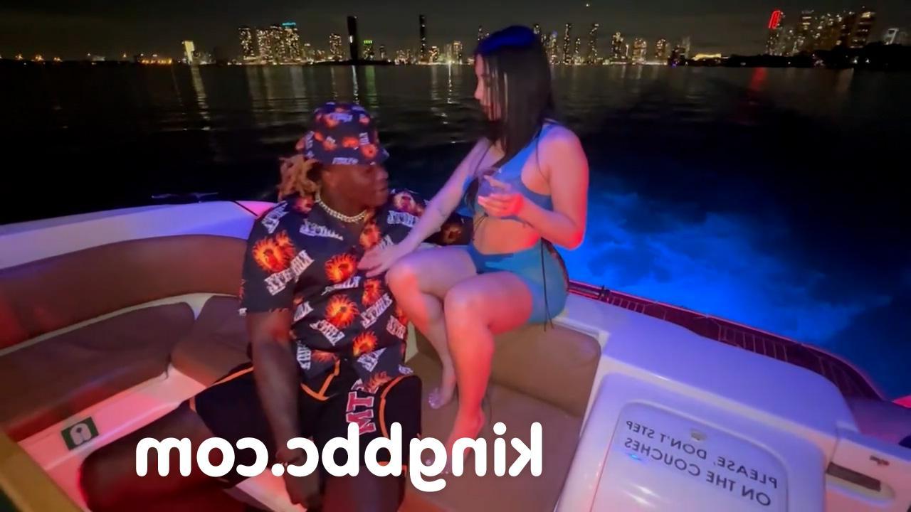 20P A morena Valerie Kay deixa um homem negro gozar em sua boca depois de sexo hardcore