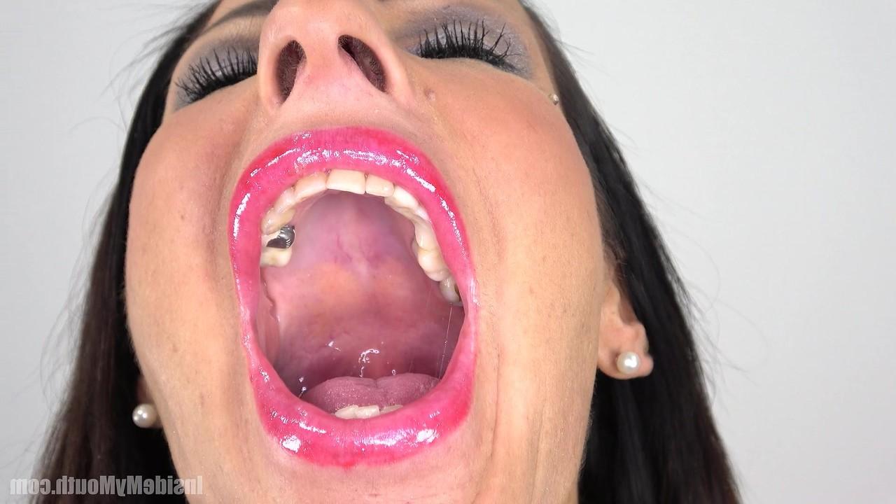 15P Brunette babe with a lipstick shows the depth of her throat up close