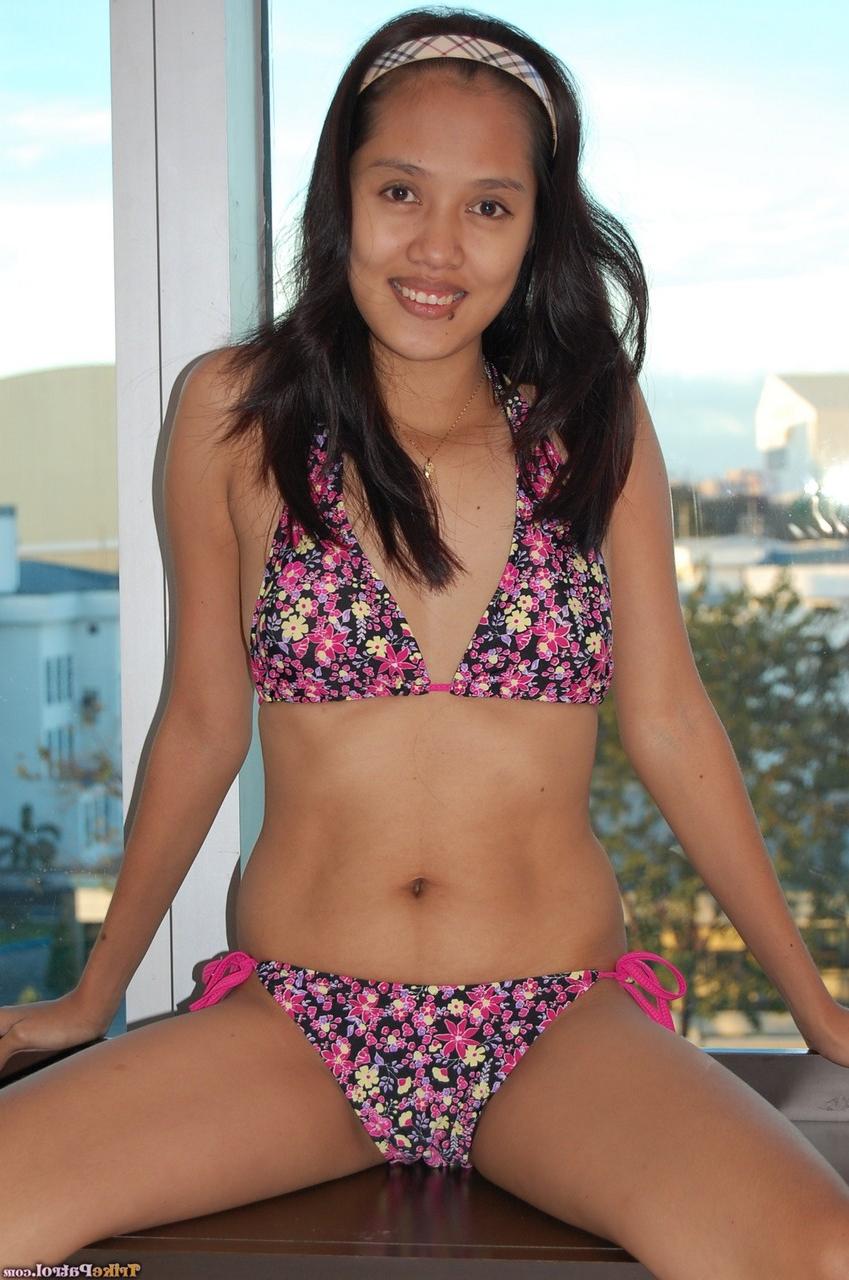 20P La filipina amateur jehhan ablog se quita su lindo bikini y se folla a un extraño