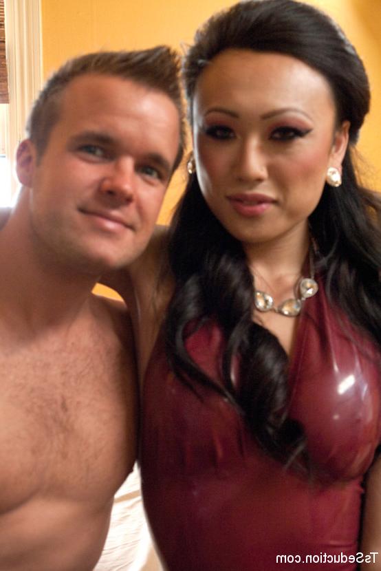 14P TS Seduction Naked Pictures