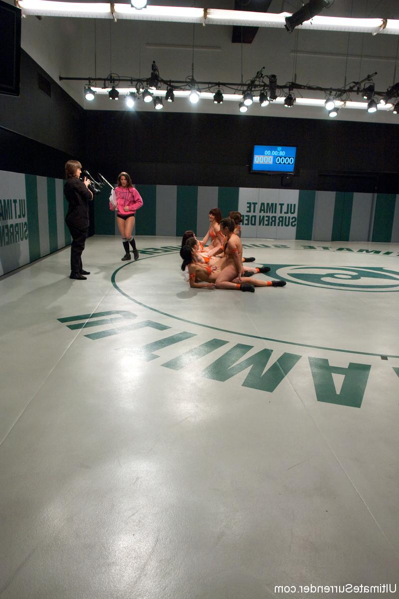 20P Ultimate Surrender Bella Rossi, Bella Wilde, Beretta James, Cheyenne Jewel, Drag