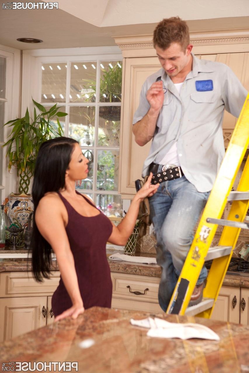 20P Curvy MILF with big tits Jewels Jade seduces a handyman and gets nailed