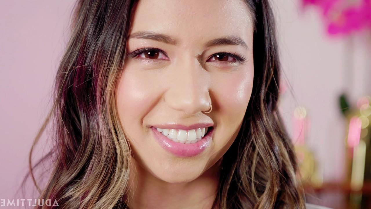 20P A gata asiática sexy Kimora Quin recebe uma lambida de buceta depois de uma surra completa