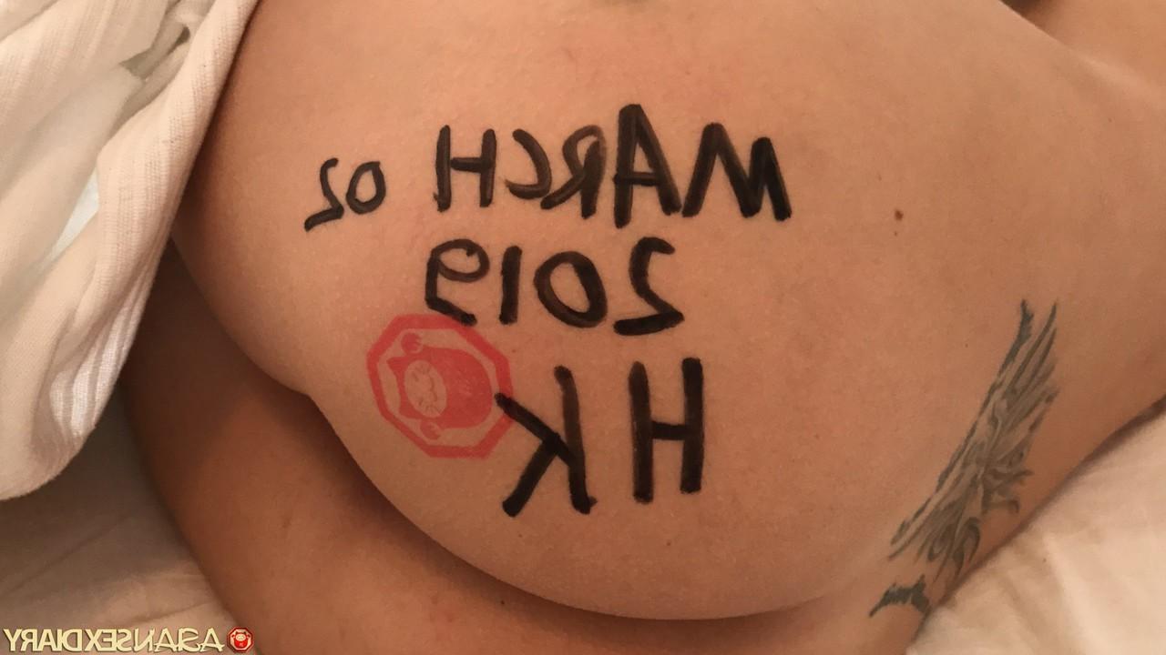 20P A loira peituda Ivana abre sua buceta aparada de perto depois do sexo hardcore