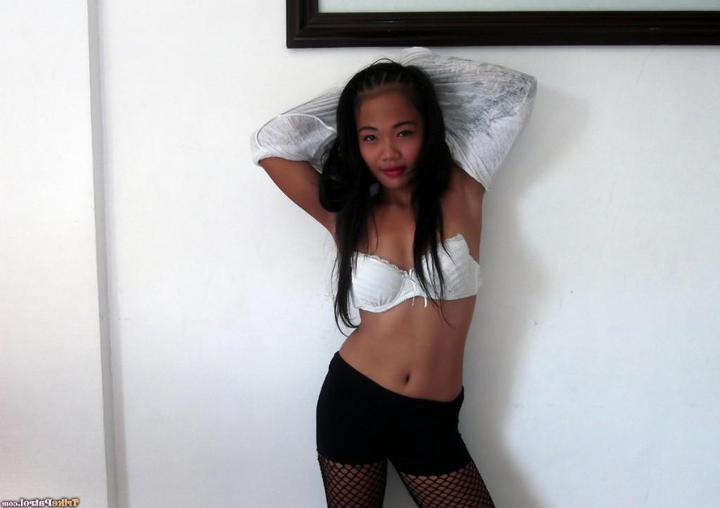 17P A prostituta asiática Miray teve sua vagina com a barba por fazer cheia de esperma fresco
