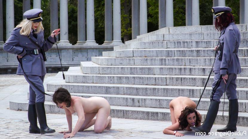 15P Militares femininas humilham meninas nuas em público antes de um gangbang