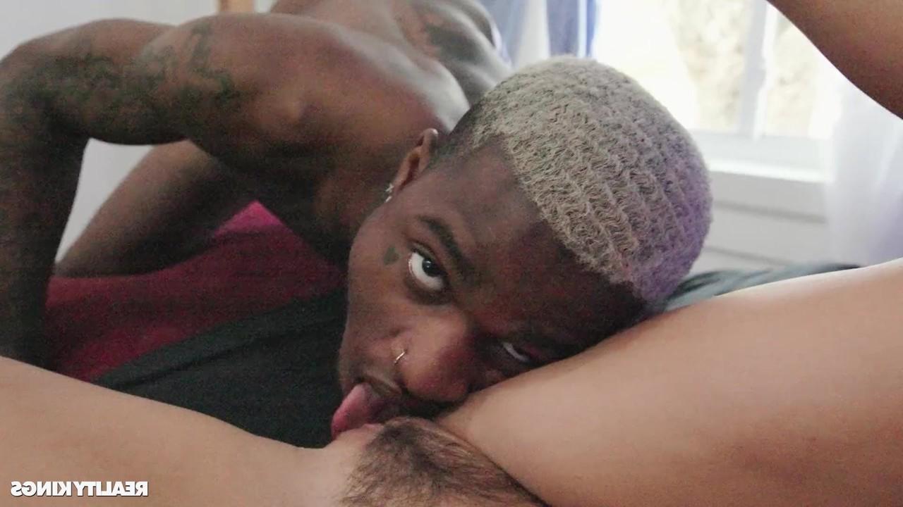 20P La delgada estrella porno Chloe Temple es brutalmente follada por un negro