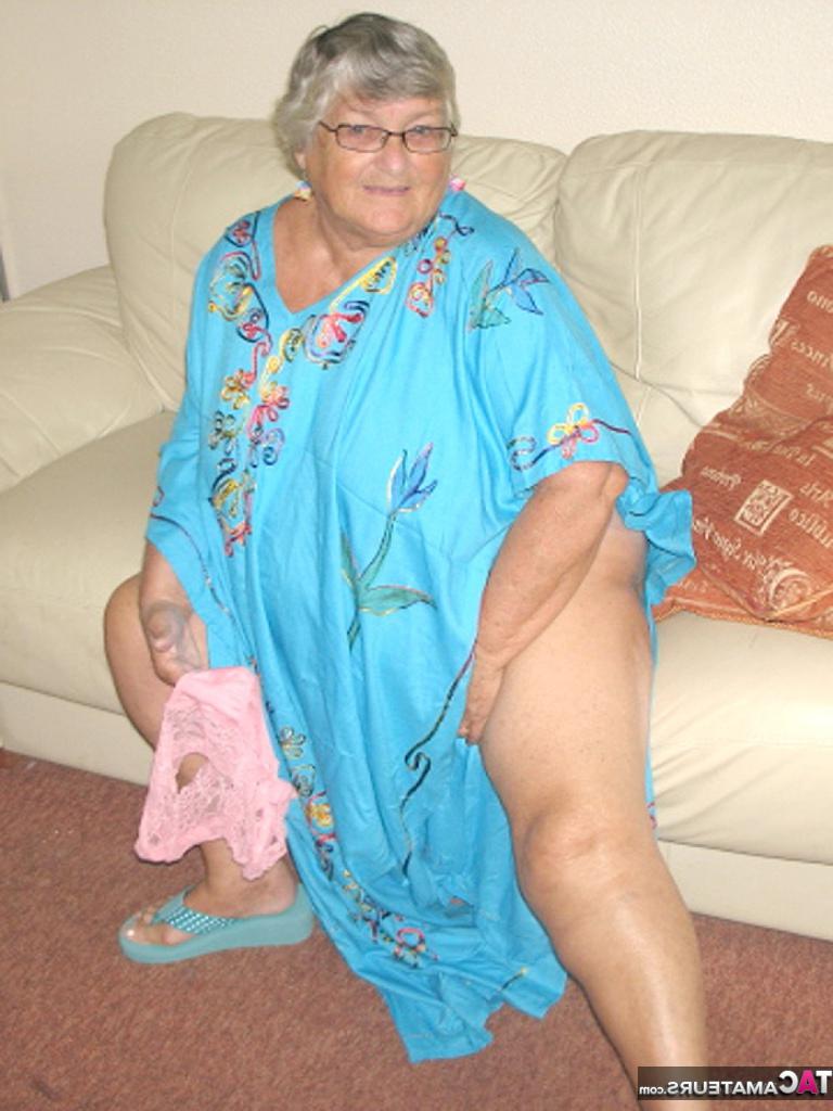 20P Vovó obesa, vovó Libby, lambe os mamilos depois de tirar a calcinha rosa