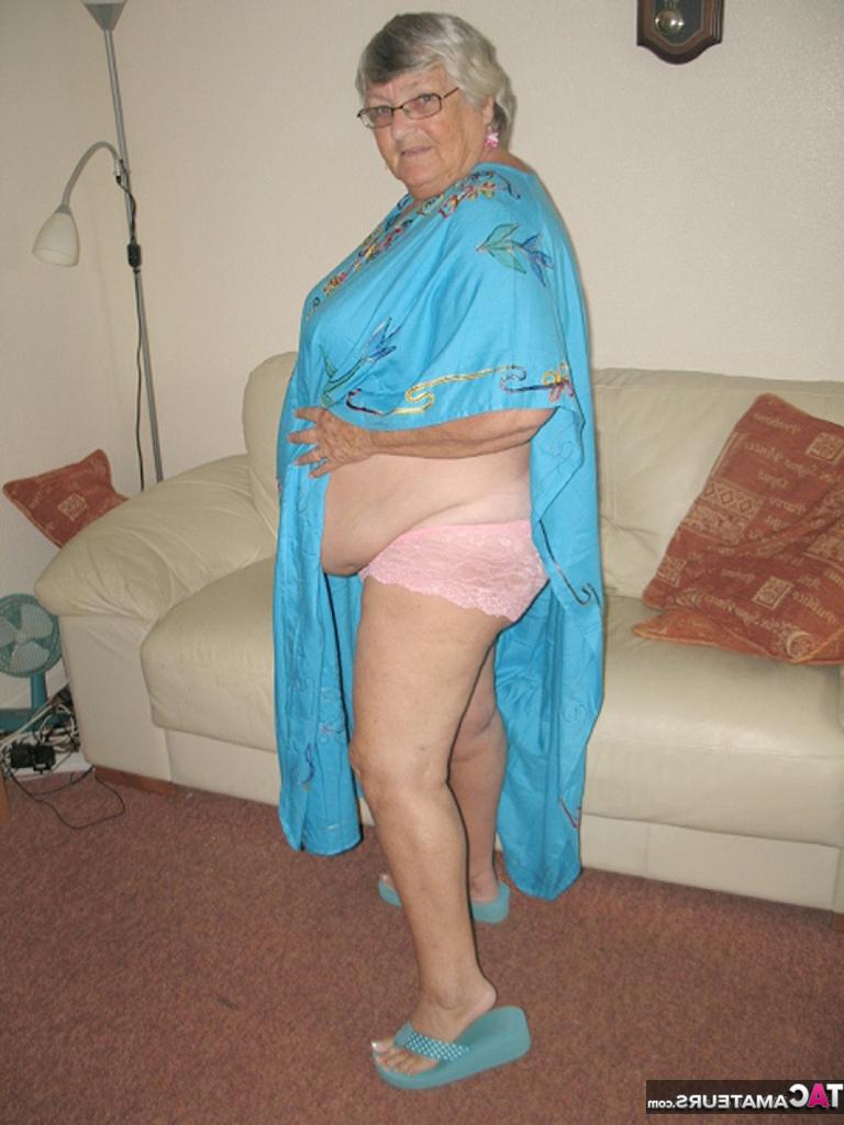 20P Vovó obesa, vovó Libby, lambe os mamilos depois de tirar a calcinha rosa