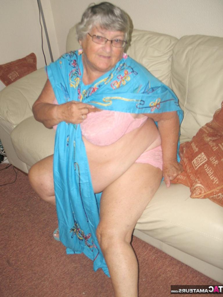 20P Vovó obesa, vovó Libby, lambe os mamilos depois de tirar a calcinha rosa