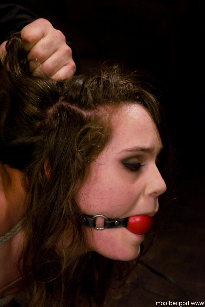20P Hogtied Charlotte Vale, sargento-mor
