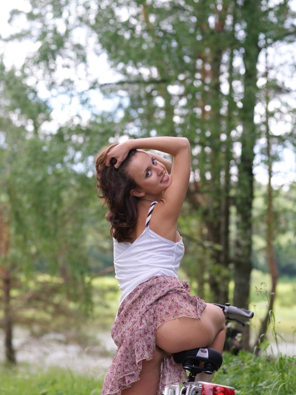 20P Lindas garotas mostram seus peitos em uma compilação sexy de bastidores