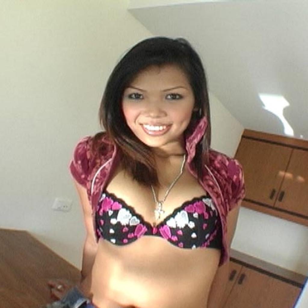 16P Cute Asian girl Taew partakes in pussy to mouth sex in an empty apartment
