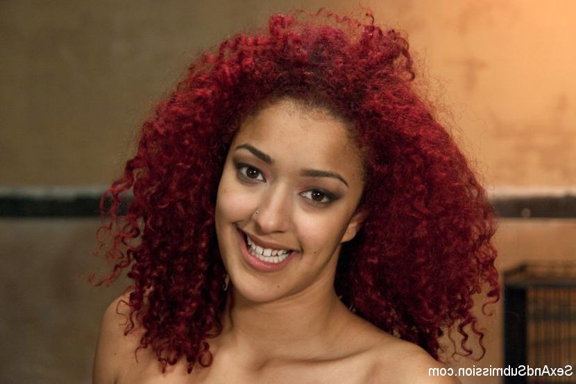 15P Chica negra con pelo rojo rizado es inmovilizada antes de ser azotada y follada