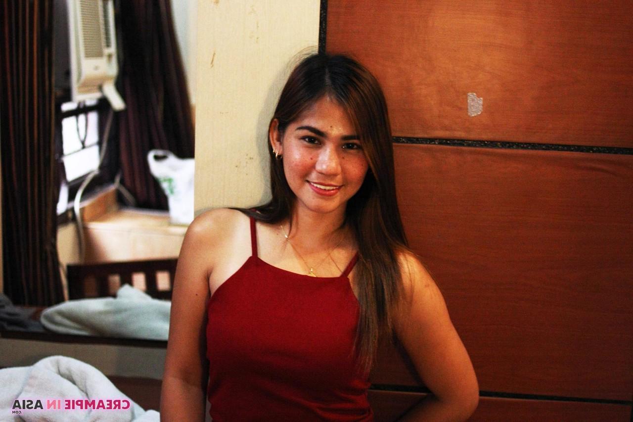 20P Beautiful Asian babe Jeneve shows off her hot legs in booty shorts