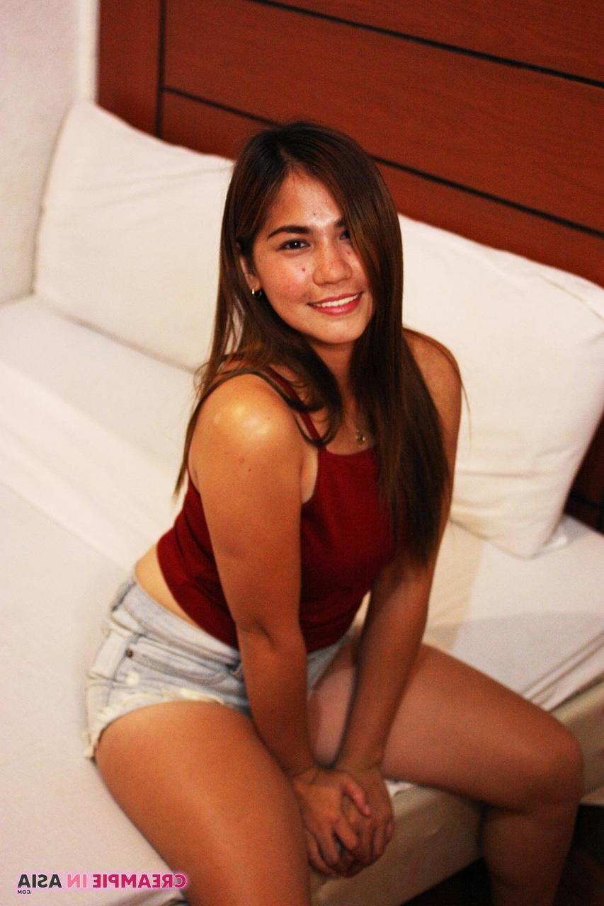 20P Beautiful Asian babe Jeneve shows off her hot legs in booty shorts